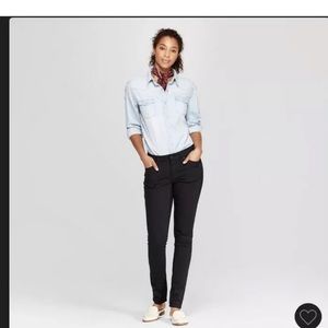 Universal thread women’s mid- rise black jeans